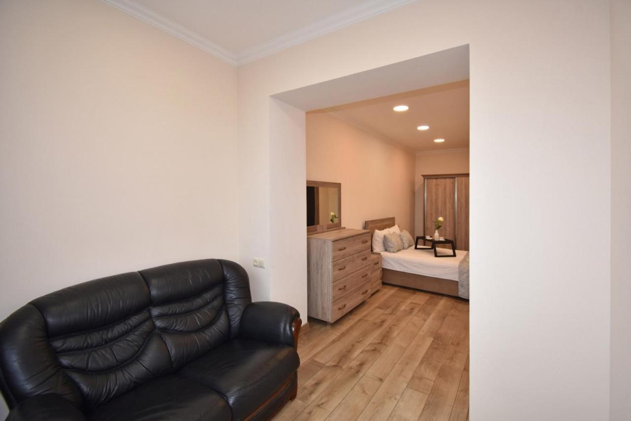 2 Bedroom Apartment, Quiet And Spacious Ереван Экстерьер фото